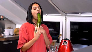 Grandpa Hans's crusty cock gets Sarah Cute's mouth magic