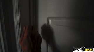 Luna is Horny For Stepdad