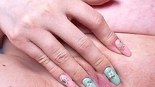 9 Month Pregnant Is Spreading Her Pussy