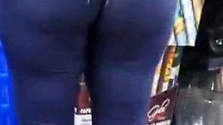 Amateur ass rammed outdoors