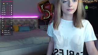 Blonde gets horny: Amateur, Xnxx  Cam Porn