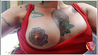 Tommy A Canaglia And Lady Muffin In She Gives Him A Pump In The Car