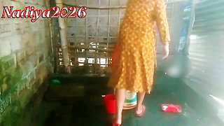 How does Ami take a shower in the bathroom.