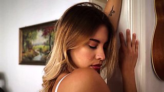Seductive latina shows her sweet pussy