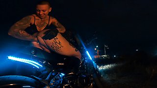 Amateur fetish big booty bitch riding with her bum