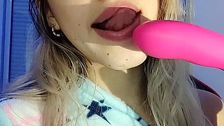 Hot amateur teen girl toying and fingering on webcam